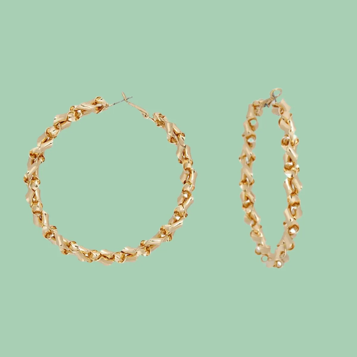 Elegant Gold Tone Twisted Hoop Earrings – Stylish Chunky Chain Design for a Trendy Look for Women