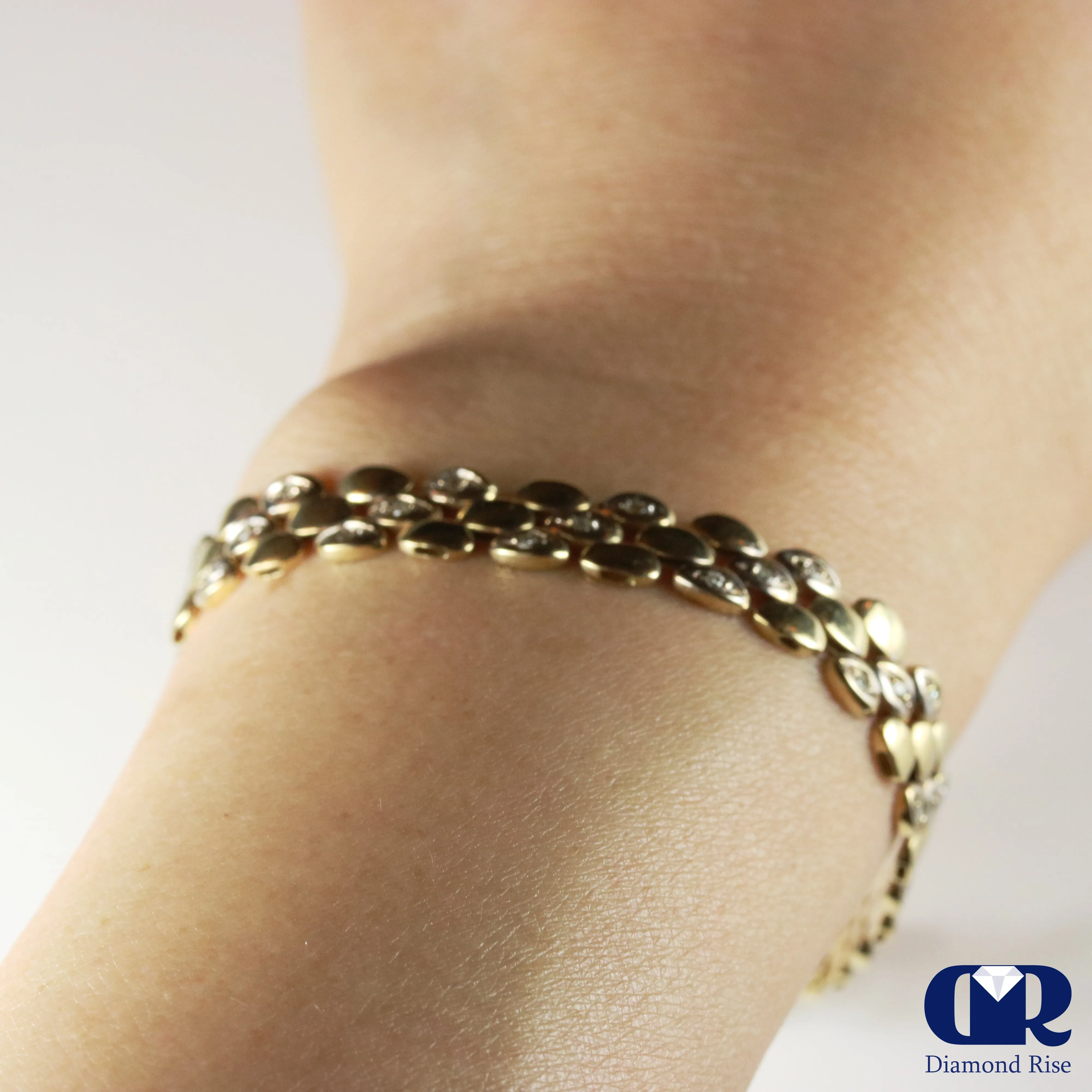 Women's Round Cut Diamond Bracelet In 14K Yellow Gold